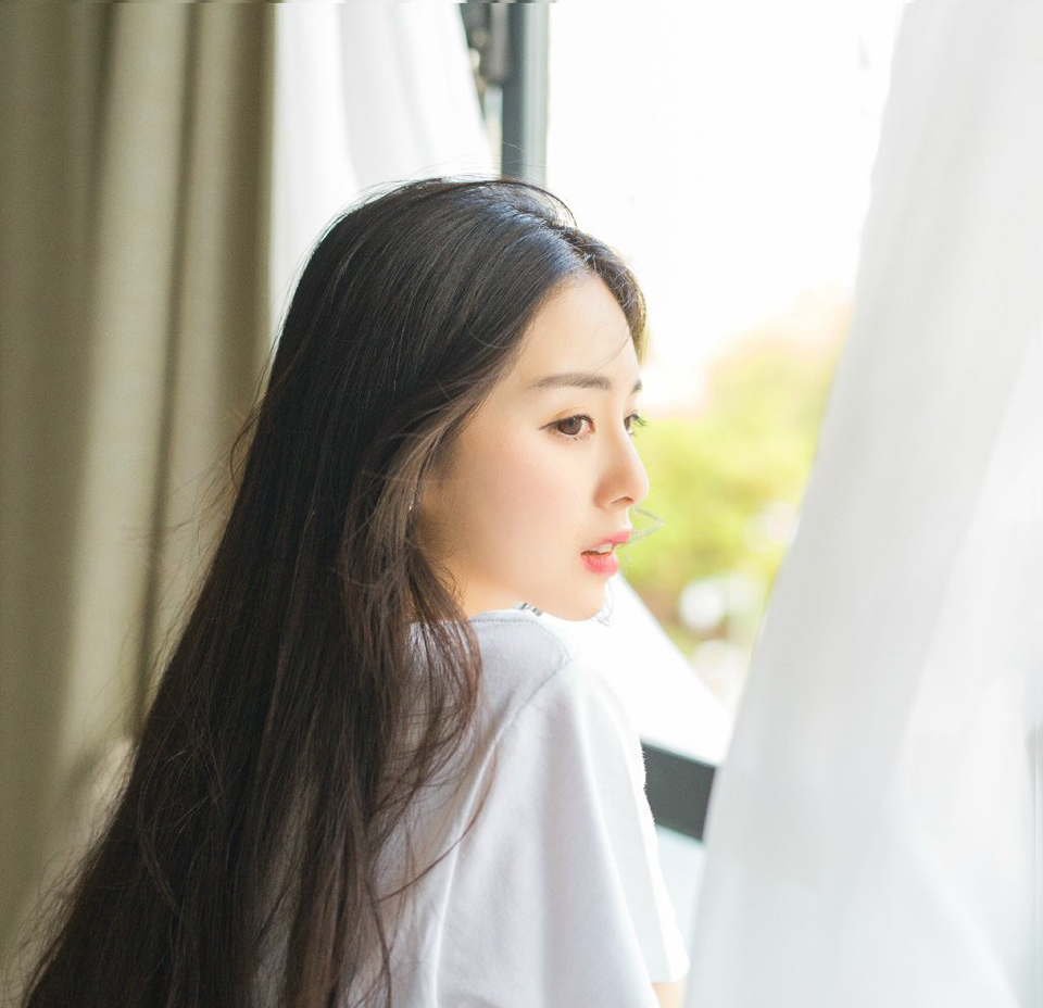 “吼~”伏德一把拔出了腿上的箭簇，身体一滚，滚进了对方的战船之中，手中钢刀一刀将两名江东战士的腿齐根斩断，这是他这辈子第一次，作为自己参战，无所谓忠诚，无所谓为谁而战，他只想为自己战一次，哪怕，是最后一次。